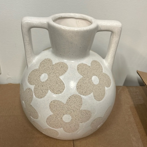 Sturdy adorable ceramic sand flower cream beige neutral off white round vase - Picture 5 of 11